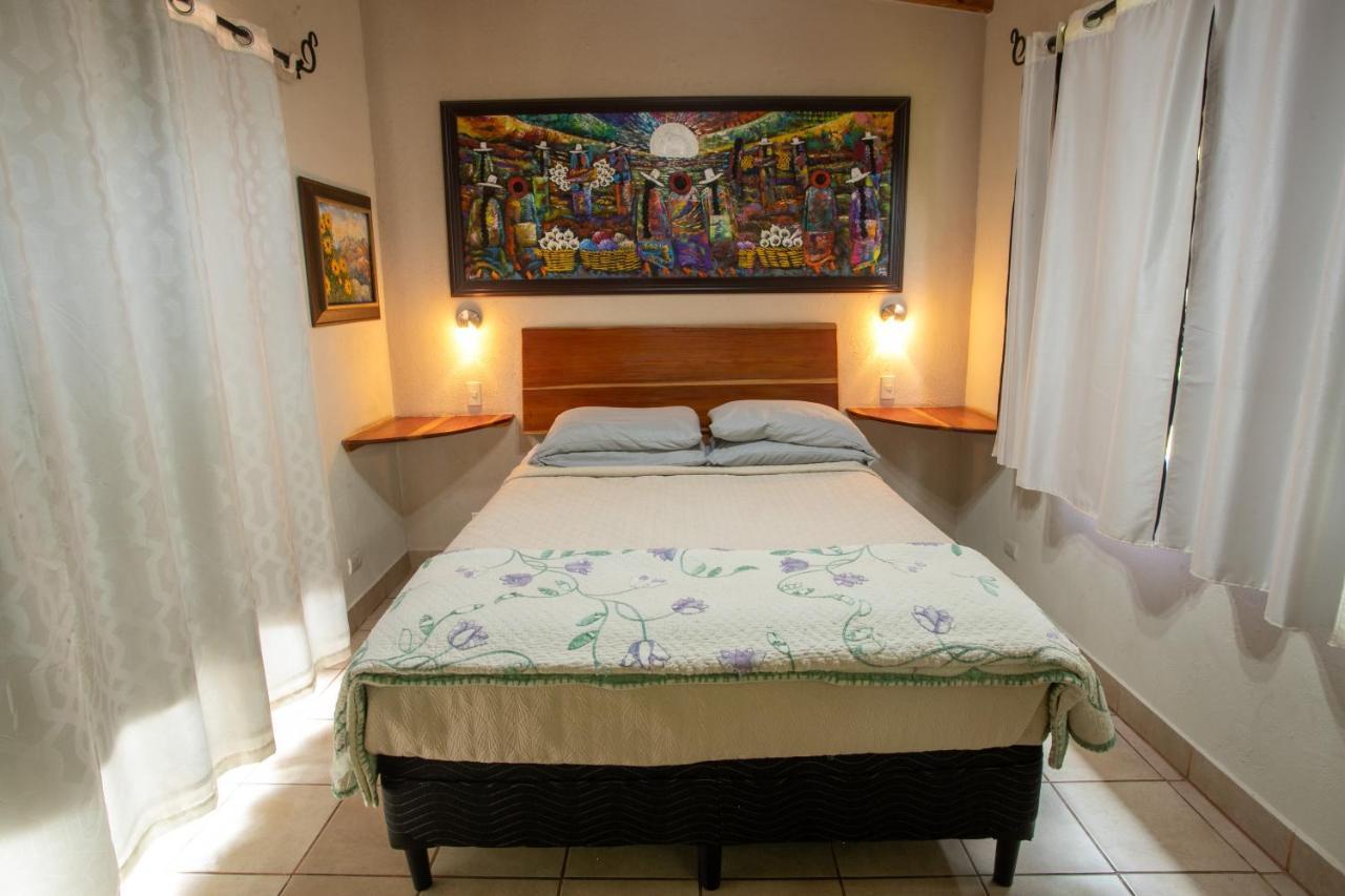 Lake Front Retreat At Los Elementos Santa Cruz La Laguna Extérieur photo