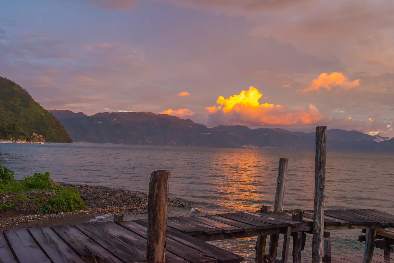 Lake Front Retreat At Los Elementos Santa Cruz La Laguna Extérieur photo